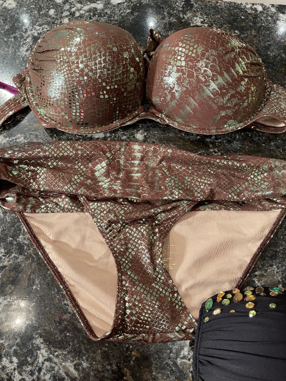 Like New 36C bikini bombshells vintage rare and M bottoms